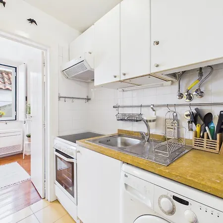Apartman Charming 1br W/ Sofa Bed In The Heart Of Alfama | By Airnest Lisboa
