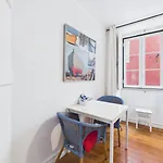 아파트 Charming 1br W/ Sofa Bed In The Heart Of Alfama | By Airnest 리스본