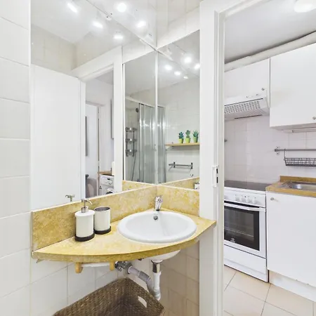 Appartamento Charming 1br W/ Sofa Bed In The Heart Of Alfama | By Airnest Lisbona